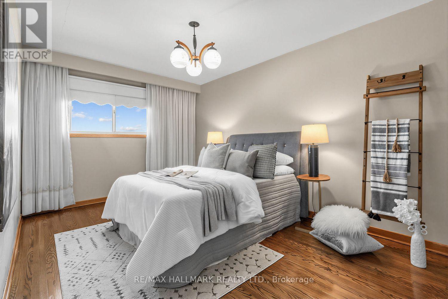 18 Sorlyn Avenue, Toronto, Ontario  M6L 1H8 - Photo 12 - W13868590