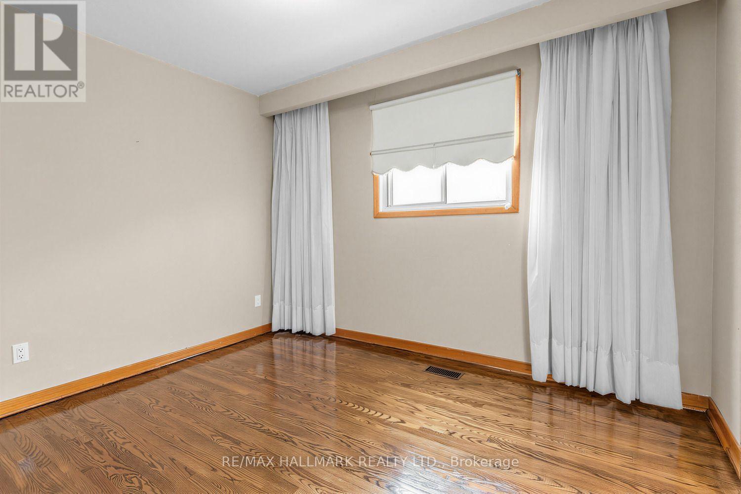 18 Sorlyn Avenue, Toronto, Ontario  M6L 1H8 - Photo 14 - W13868590