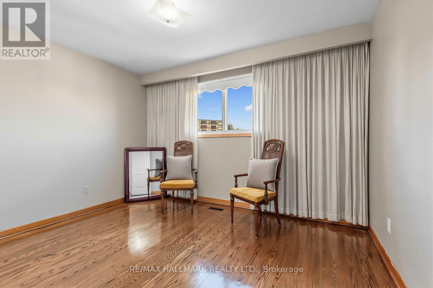 18 Sorlyn Avenue, Toronto, Ontario  M6L 1H8 - Photo 15 - W13868590