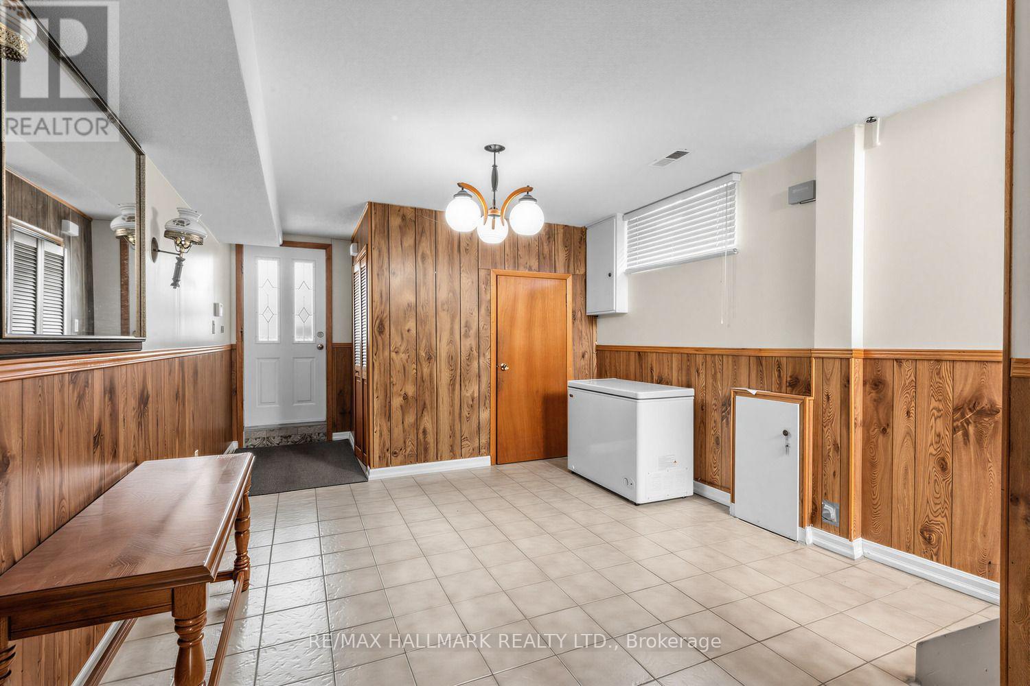 18 Sorlyn Avenue, Toronto, Ontario  M6L 1H8 - Photo 16 - W13868590