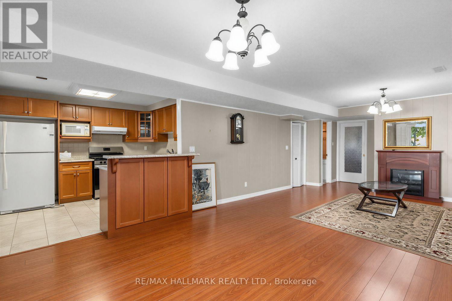 18 Sorlyn Avenue, Toronto, Ontario  M6L 1H8 - Photo 17 - W13868590