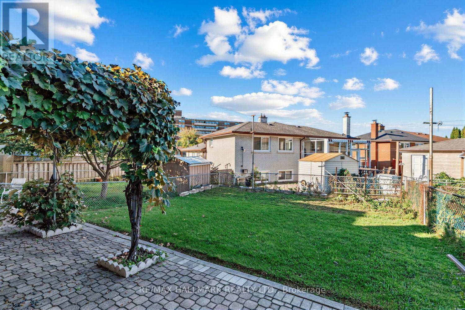 18 Sorlyn Avenue, Toronto, Ontario  M6L 1H8 - Photo 20 - W13868590