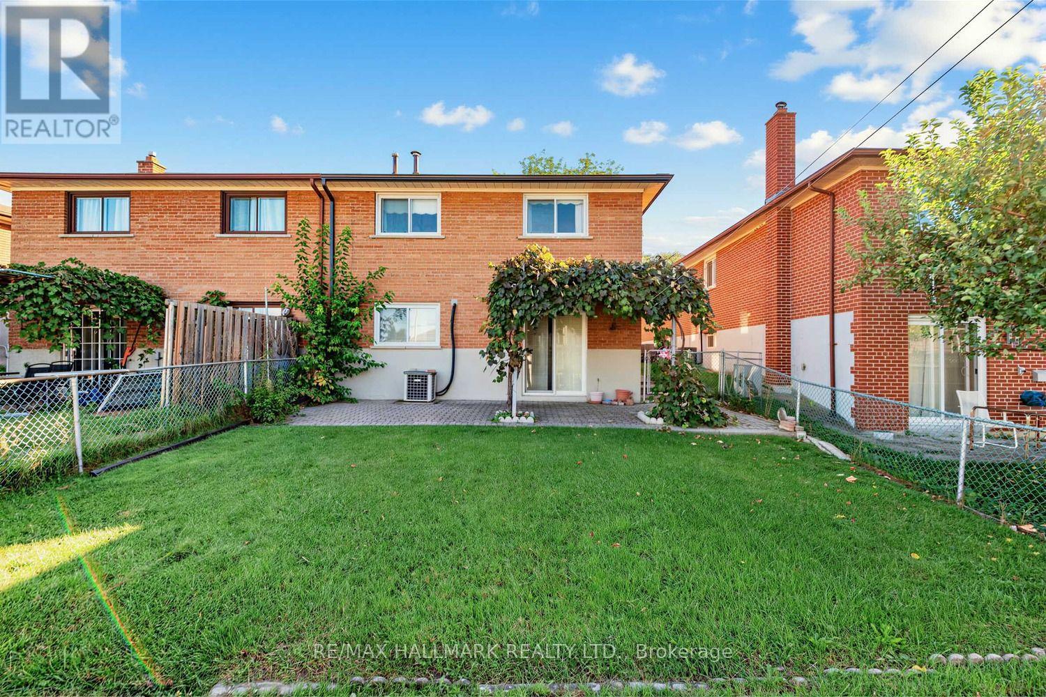 18 Sorlyn Avenue, Toronto, Ontario  M6L 1H8 - Photo 21 - W13868590