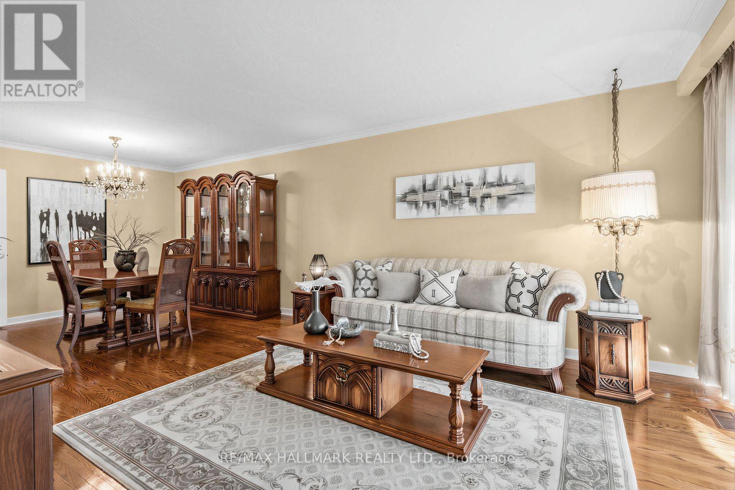 18 Sorlyn Avenue, Toronto, Ontario  M6L 1H8 - Photo 5 - W13868590