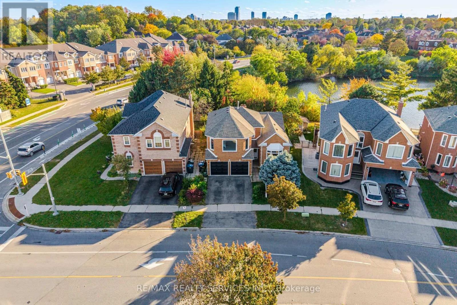 4 LEEWARD DRIVE, Brampton, Ontario
