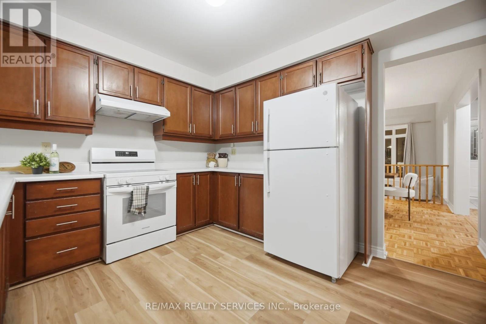 4 Leeward Drive, Brampton, Ontario  L6S 5V6 - Photo 11 - W13868602