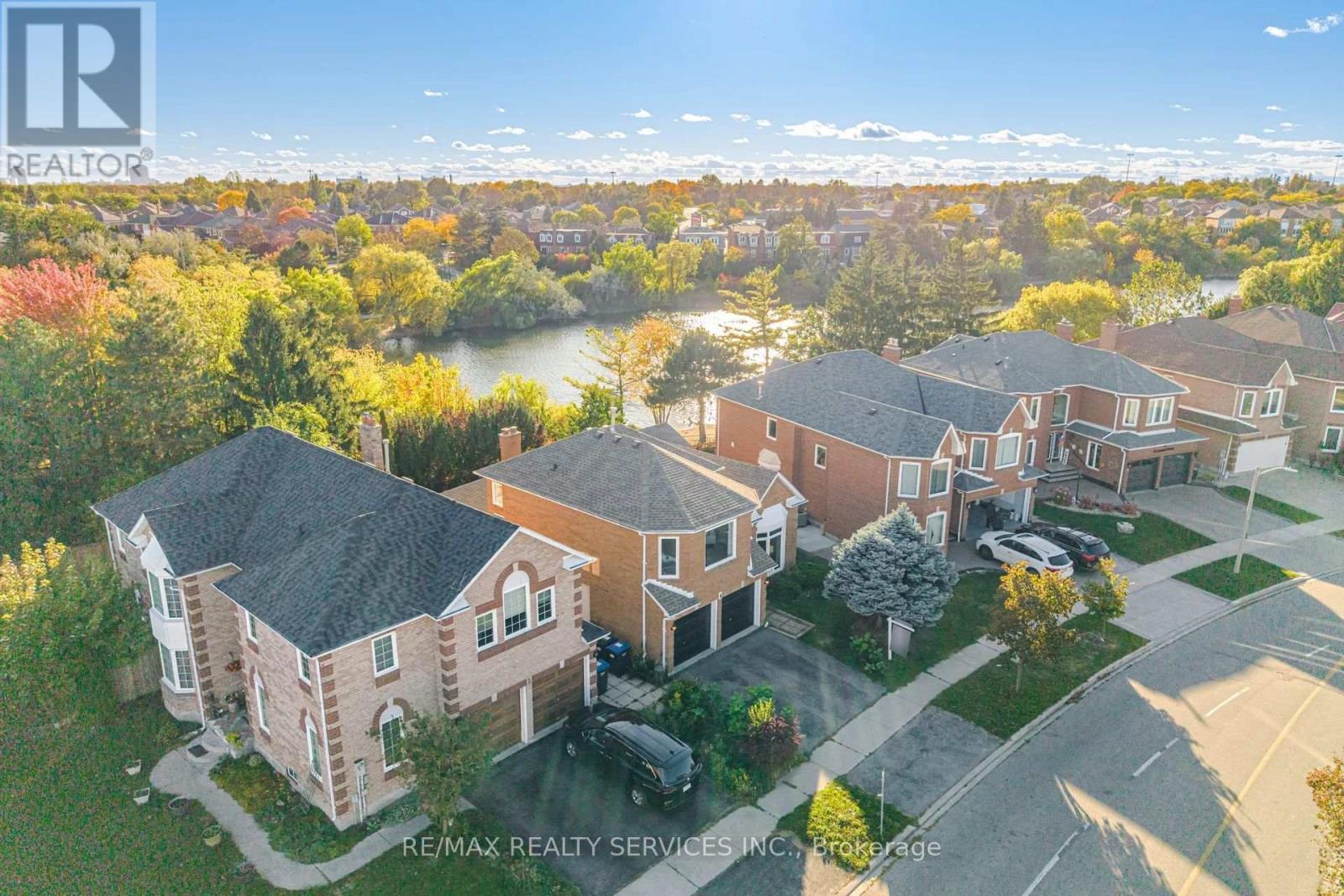 4 Leeward Drive, Brampton, Ontario  L6S 5V6 - Photo 2 - W13868602