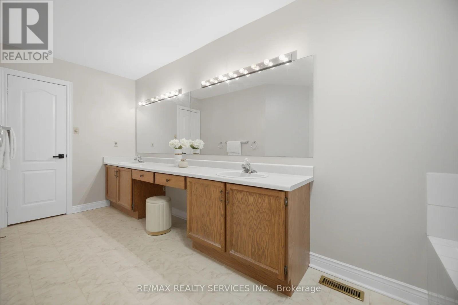 4 Leeward Drive, Brampton, Ontario  L6S 5V6 - Photo 24 - W13868602