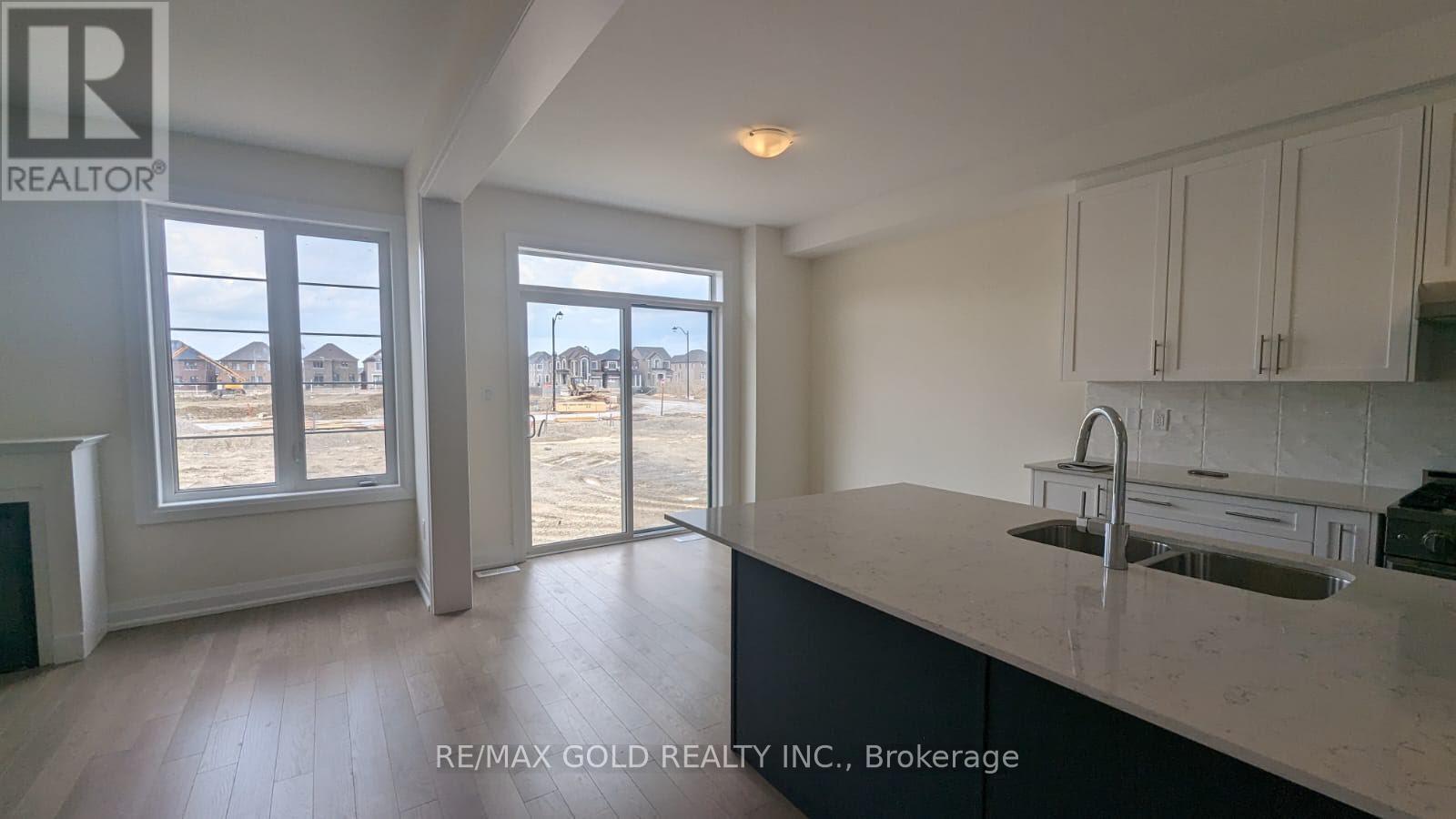 9 Sugar Pearl Road, Brampton, Ontario  L6Z 0K5 - Photo 4 - W13868614