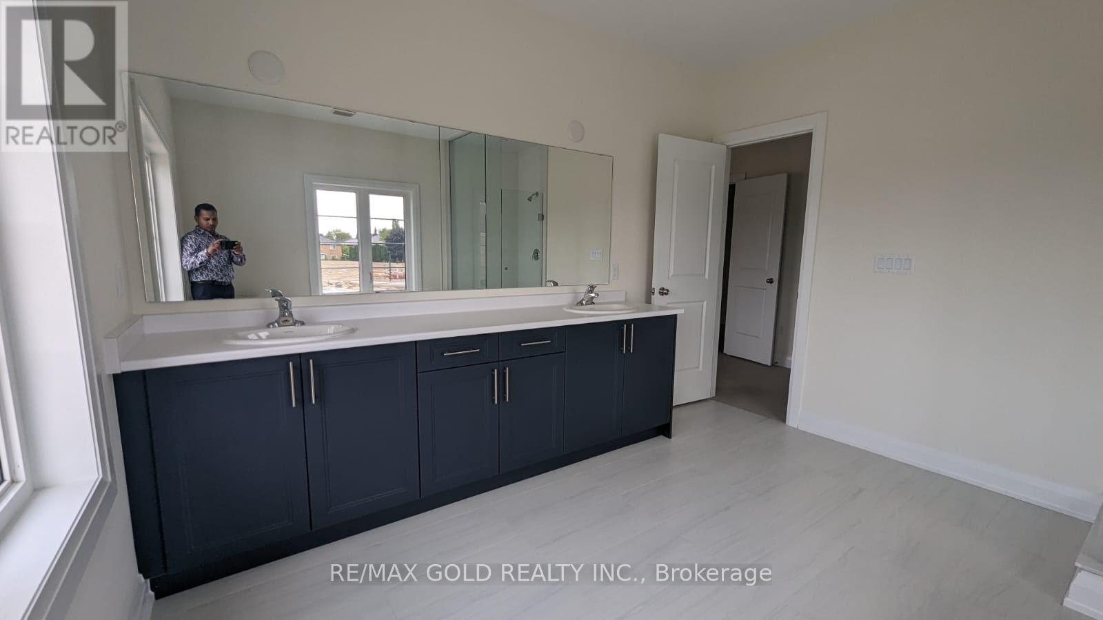 9 Sugar Pearl Road, Brampton, Ontario  L6Z 0K5 - Photo 8 - W13868614