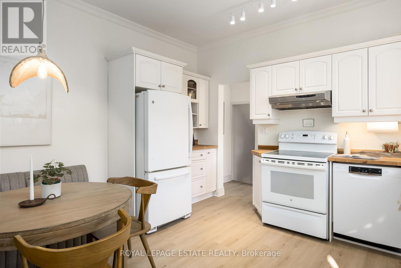 74 Edwin Avenue, Toronto, Ontario  M6P 3Z6 - Photo 11 - W13868654