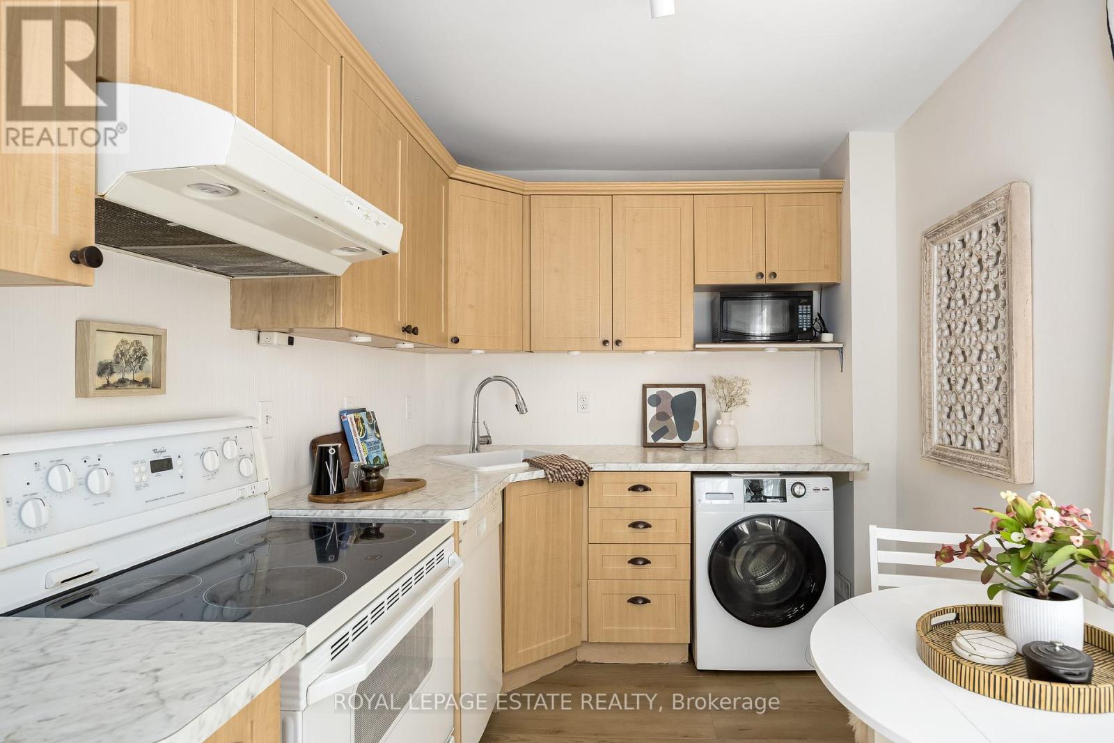 74 Edwin Avenue, Toronto, Ontario  M6P 3Z6 - Photo 15 - W13868654