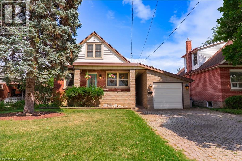 8 CAMERON Avenue, Dundas, Ontario