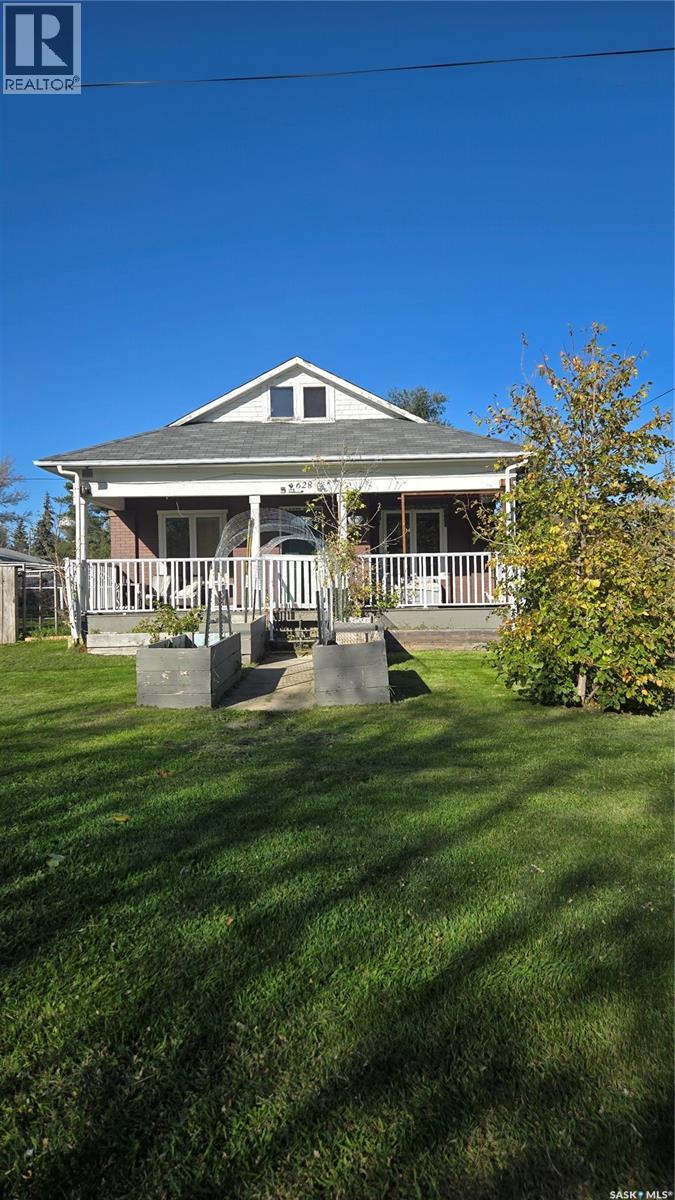 628 Walsh Avenue, Oxbow, Saskatchewan  S0C 2B0 - Photo 1 - SK050457