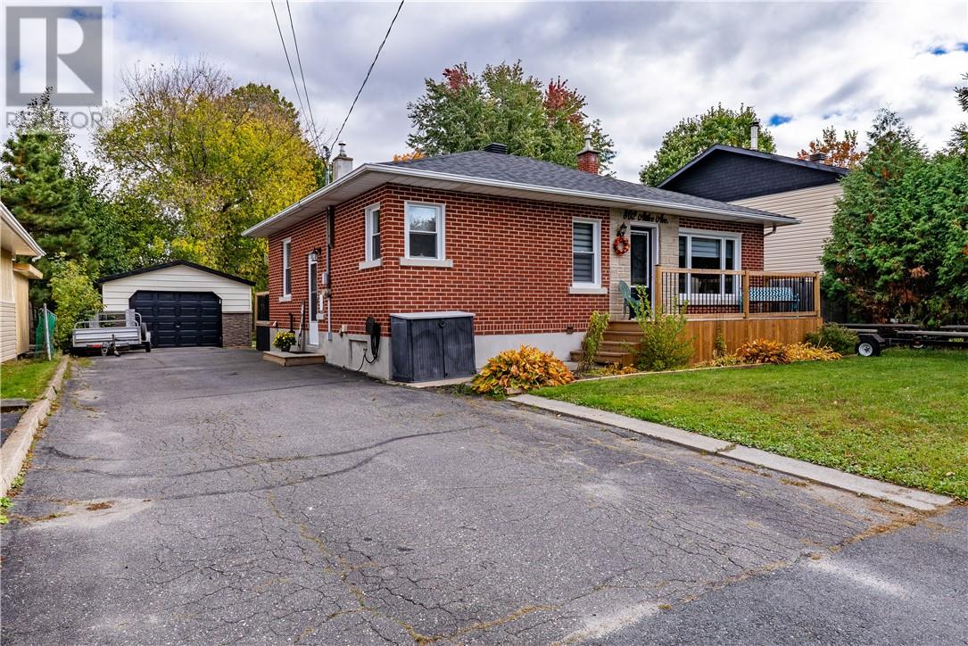802 Attlee Avenue, Sudbury, Ontario  P3A 3H6 - Photo 2 - 2130789