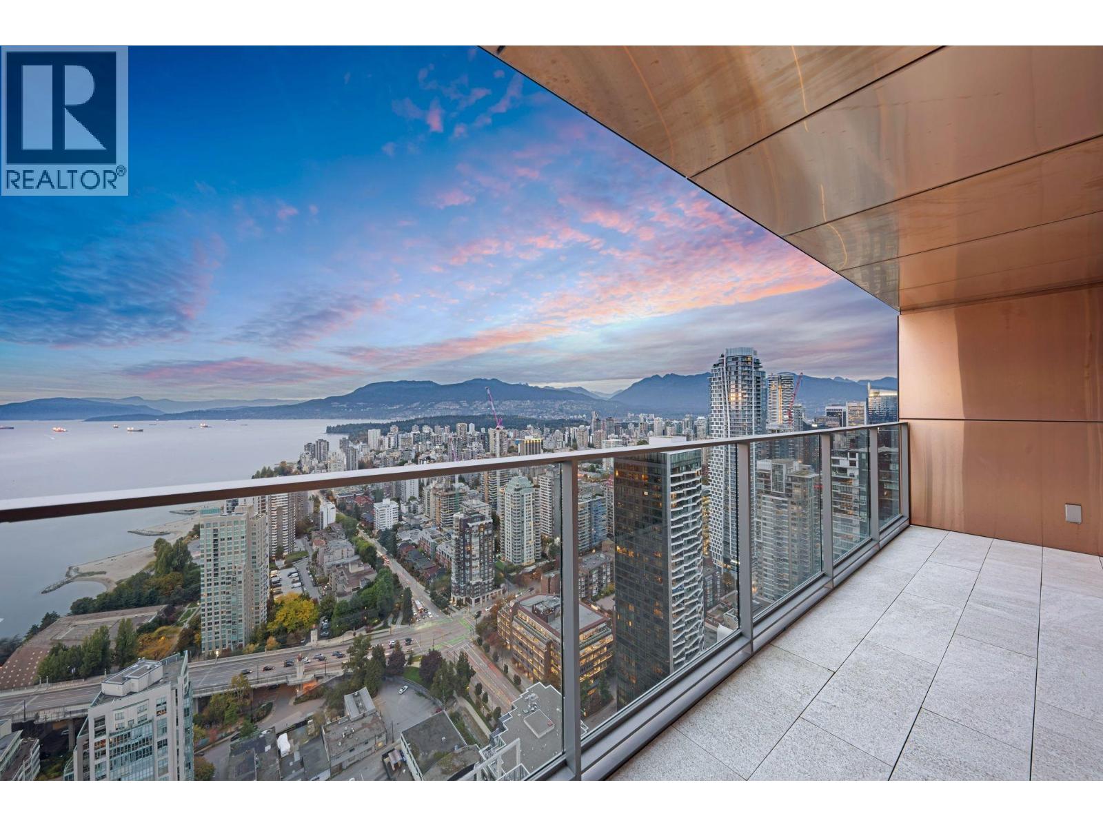 5702 1480 HOWE STREET, Vancouver, British Columbia