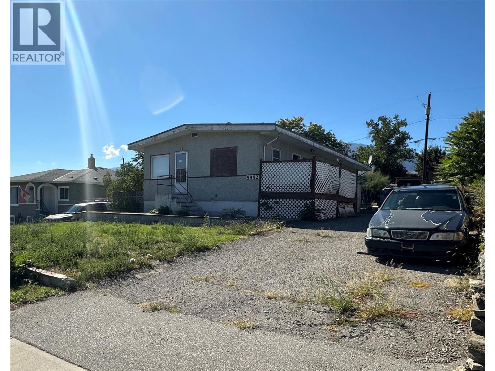 5952 Okanagan Street, Oliver, British Columbia