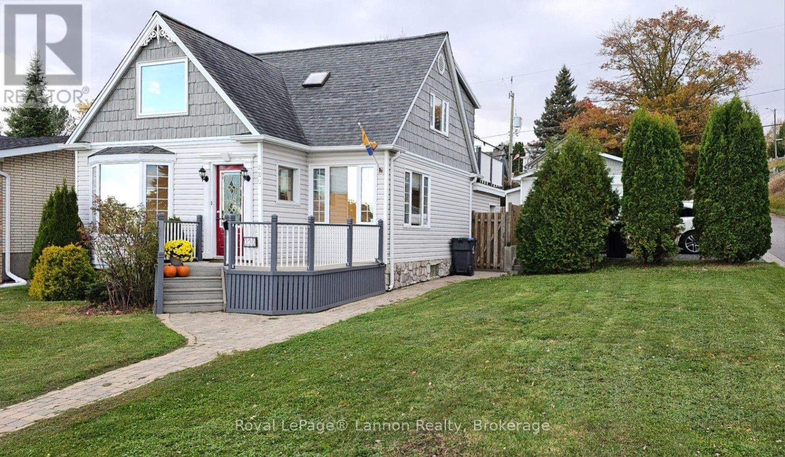 220 HIGH STREET S, Thunder Bay, Ontario