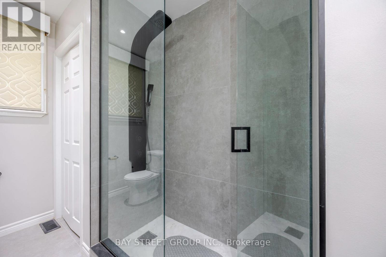 Upper - 29 West Street N, Thorold, Ontario  L2V 2S1 - Photo 10 - X13868824