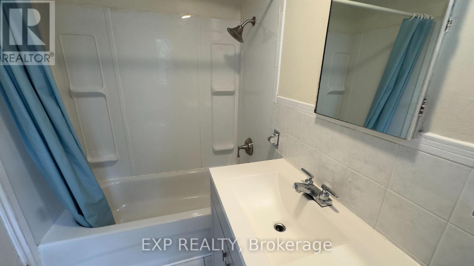 B 2nd Floor - 2 South Drive S, St. Catharines, Ontario  L2R 4T8 - Photo 7 - X13868918
