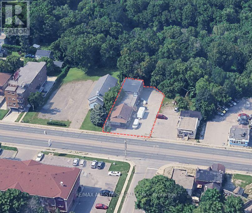 818 Simcoe Street S, Oshawa, Ontario  L1H 4K6 - Photo 1 - E13868732