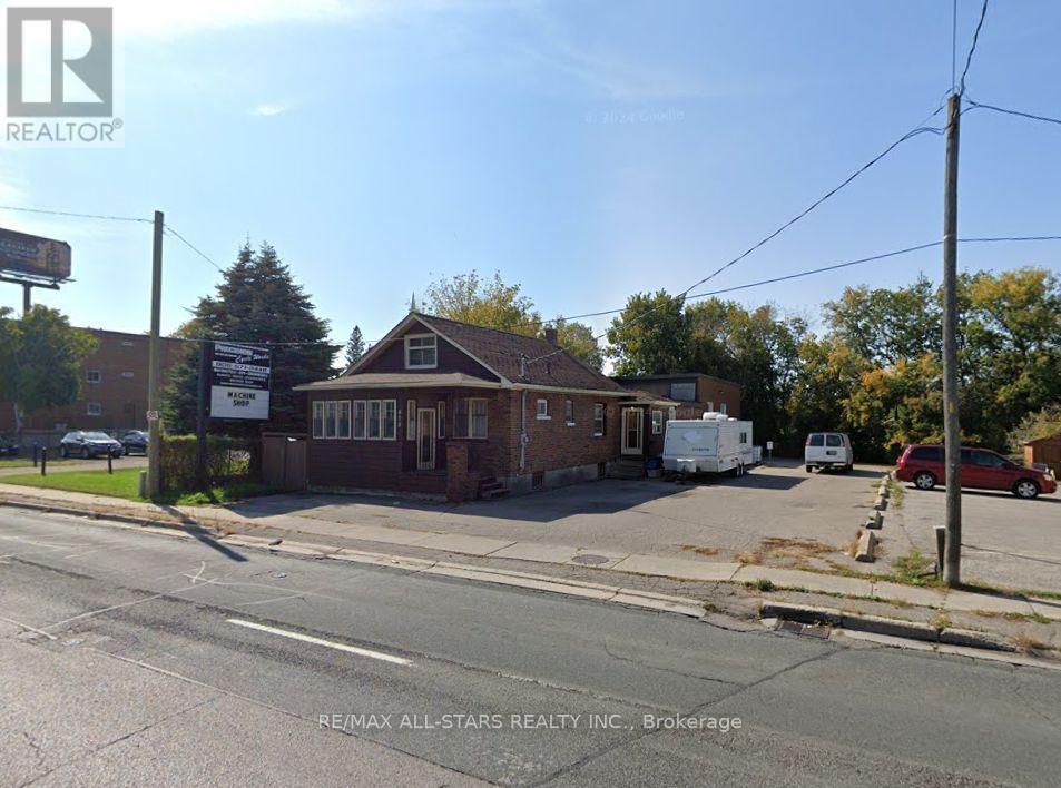 818 Simcoe Street S, Oshawa, Ontario  L1H 4K6 - Photo 2 - E13868732