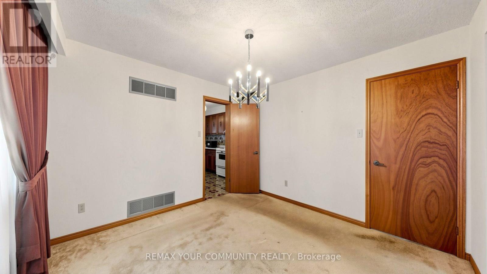 2 Trimontium Crescent, Toronto, Ontario  M4C 5N7 - Photo 10 - E13868744