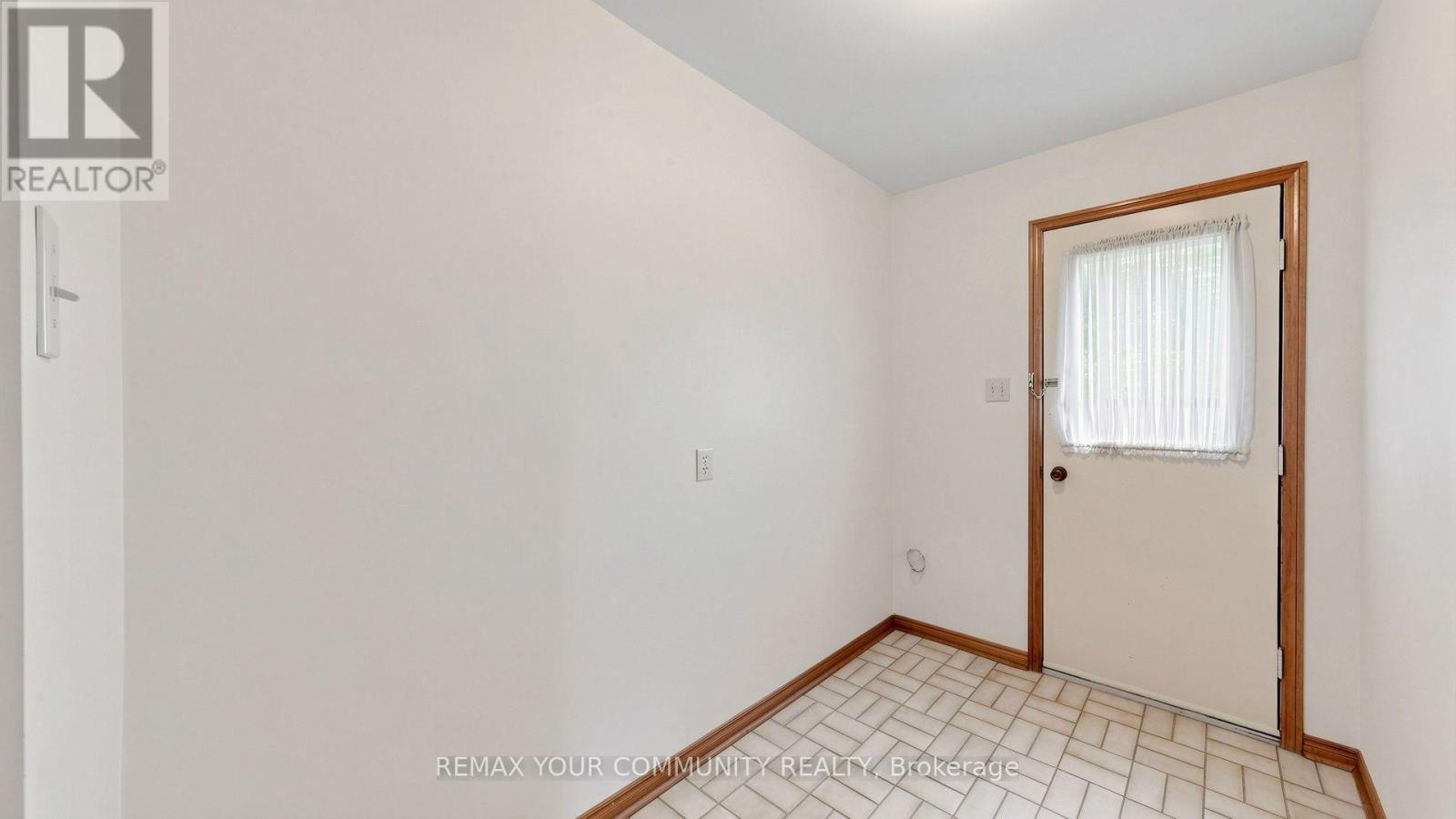2 Trimontium Crescent, Toronto, Ontario  M4C 5N7 - Photo 21 - E13868744