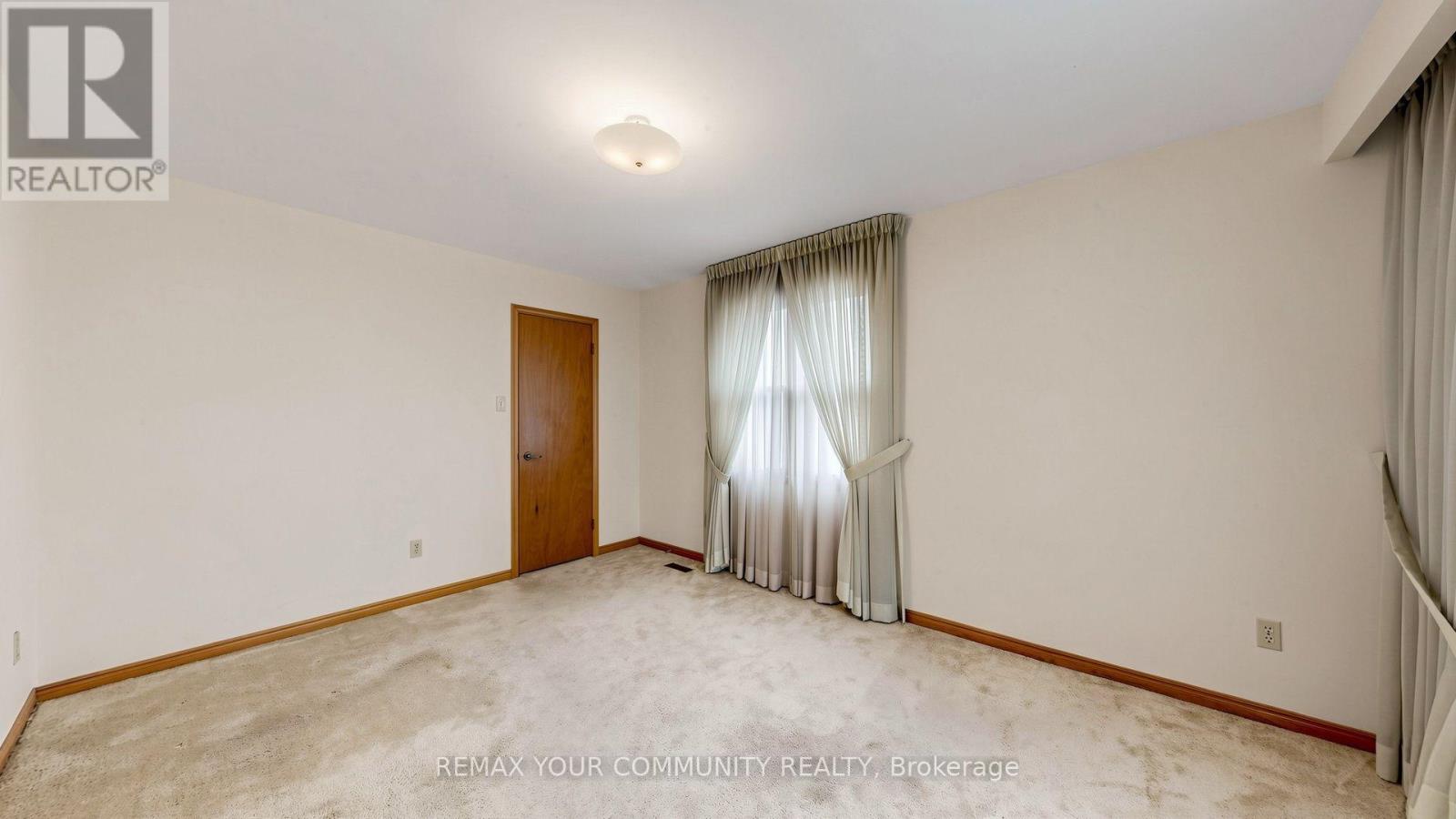 2 Trimontium Crescent, Toronto, Ontario  M4C 5N7 - Photo 28 - E13868744