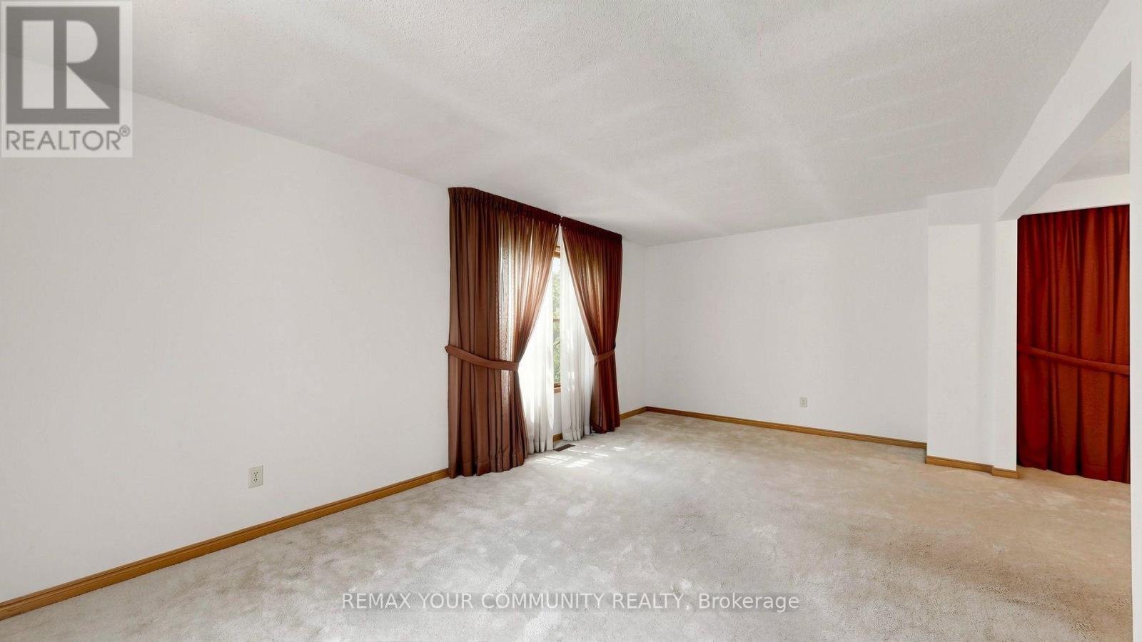 2 Trimontium Crescent, Toronto, Ontario  M4C 5N7 - Photo 4 - E13868744
