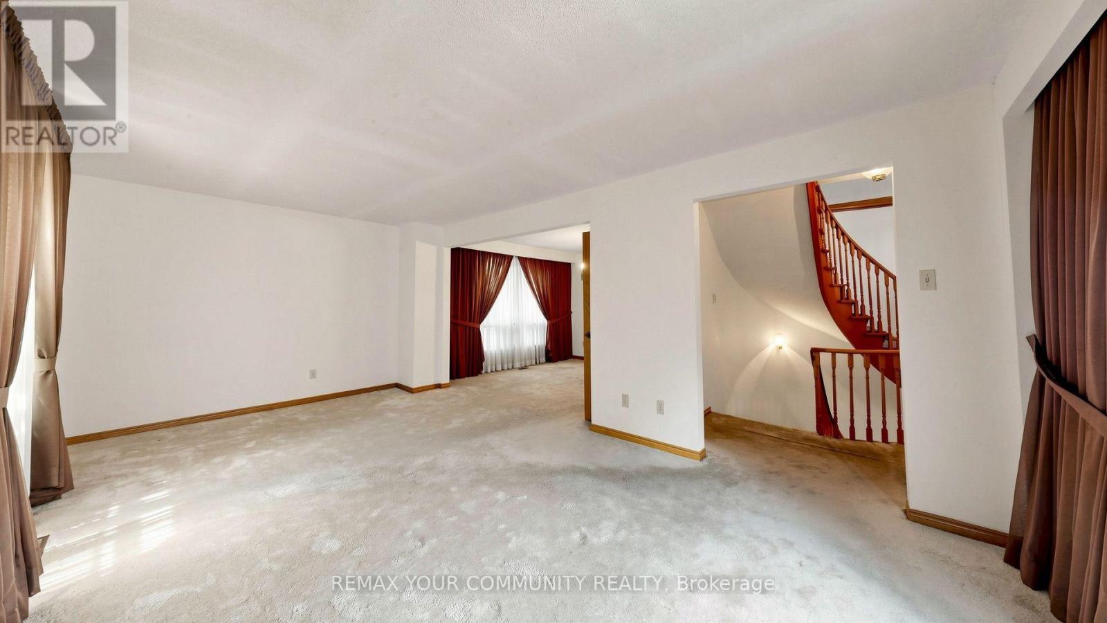 2 Trimontium Crescent, Toronto, Ontario  M4C 5N7 - Photo 5 - E13868744