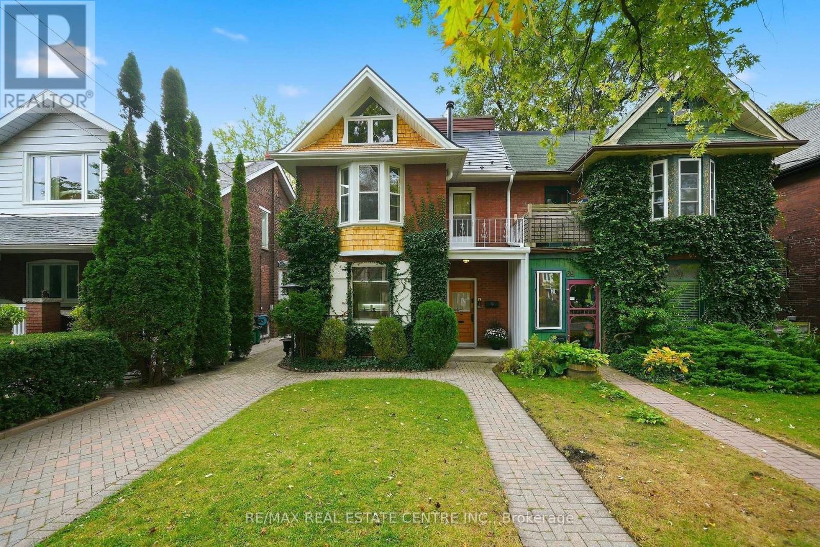 71 LYALL AVENUE, Toronto, Ontario
