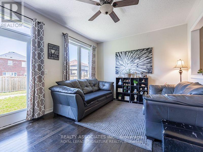 64 Pedwell Street, Clarington, Ontario  L1B 0E1 - Photo 4 - E13868884