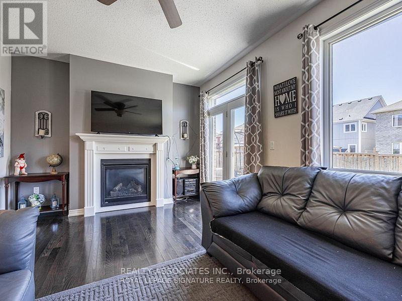 64 Pedwell Street, Clarington, Ontario  L1B 0E1 - Photo 6 - E13868884