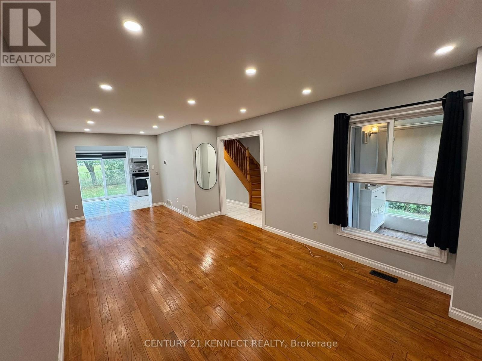 68 Larksmere Court, Markham (Milliken Mills West), Ontario  L3R 3R1 - Photo 2 - N13868906