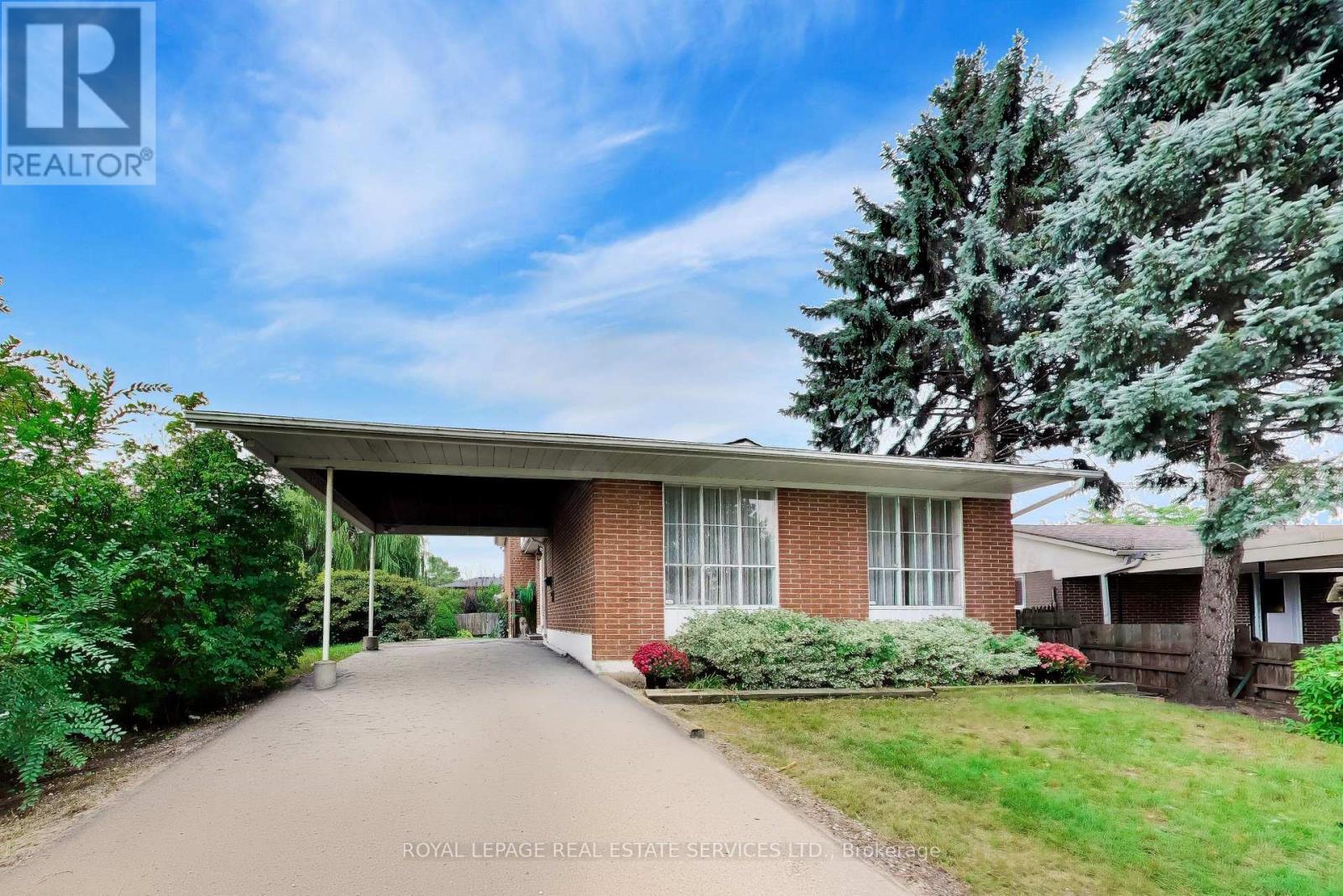 24 ELMVALE CRESCENT, Toronto, Ontario