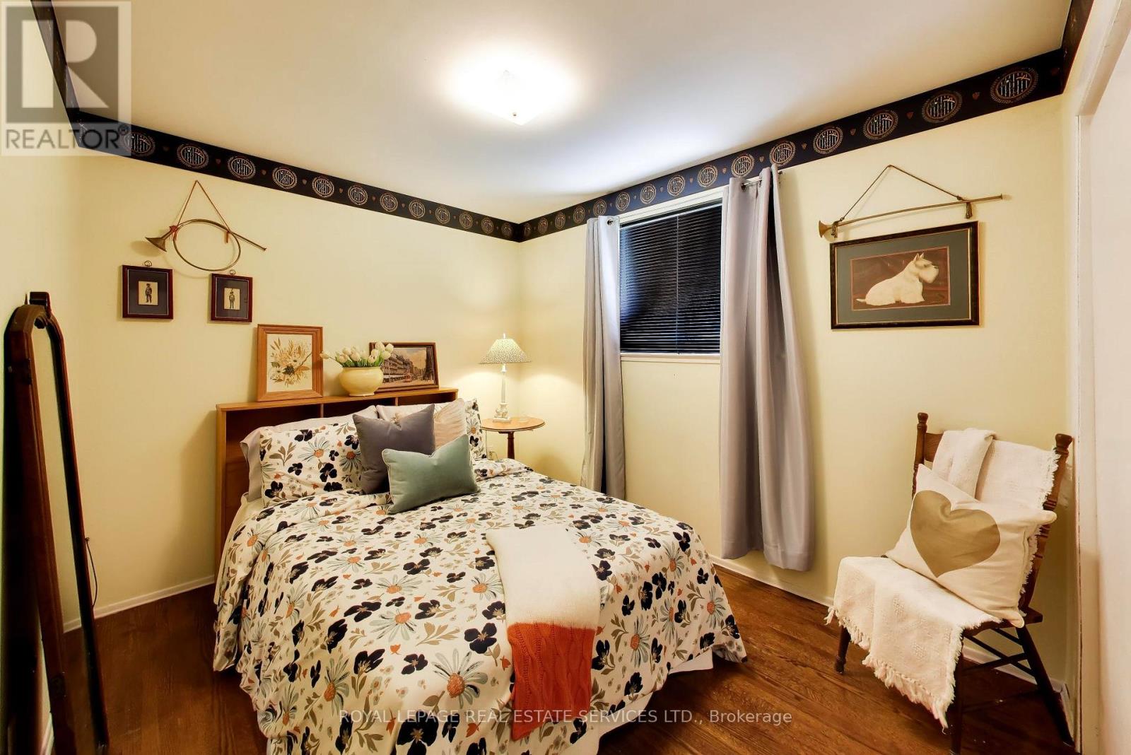 24 Elmvale Crescent, Toronto, Ontario  M9V 2B9 - Photo 16 - W13868712