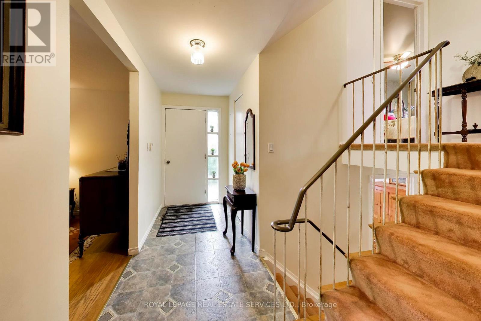 24 Elmvale Crescent, Toronto, Ontario  M9V 2B9 - Photo 2 - W13868712