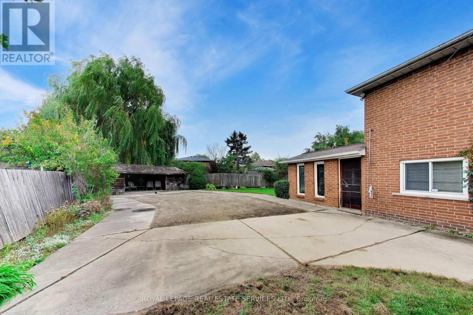 24 Elmvale Crescent, Toronto, Ontario  M9V 2B9 - Photo 25 - W13868712