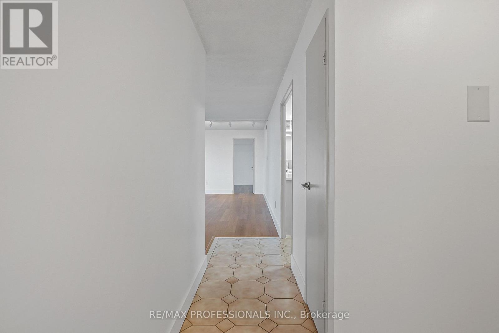510 - 1320 Mississauga Valley Boulevard, Mississauga, Ontario  L5A 3S9 - Photo 4 - W13868786