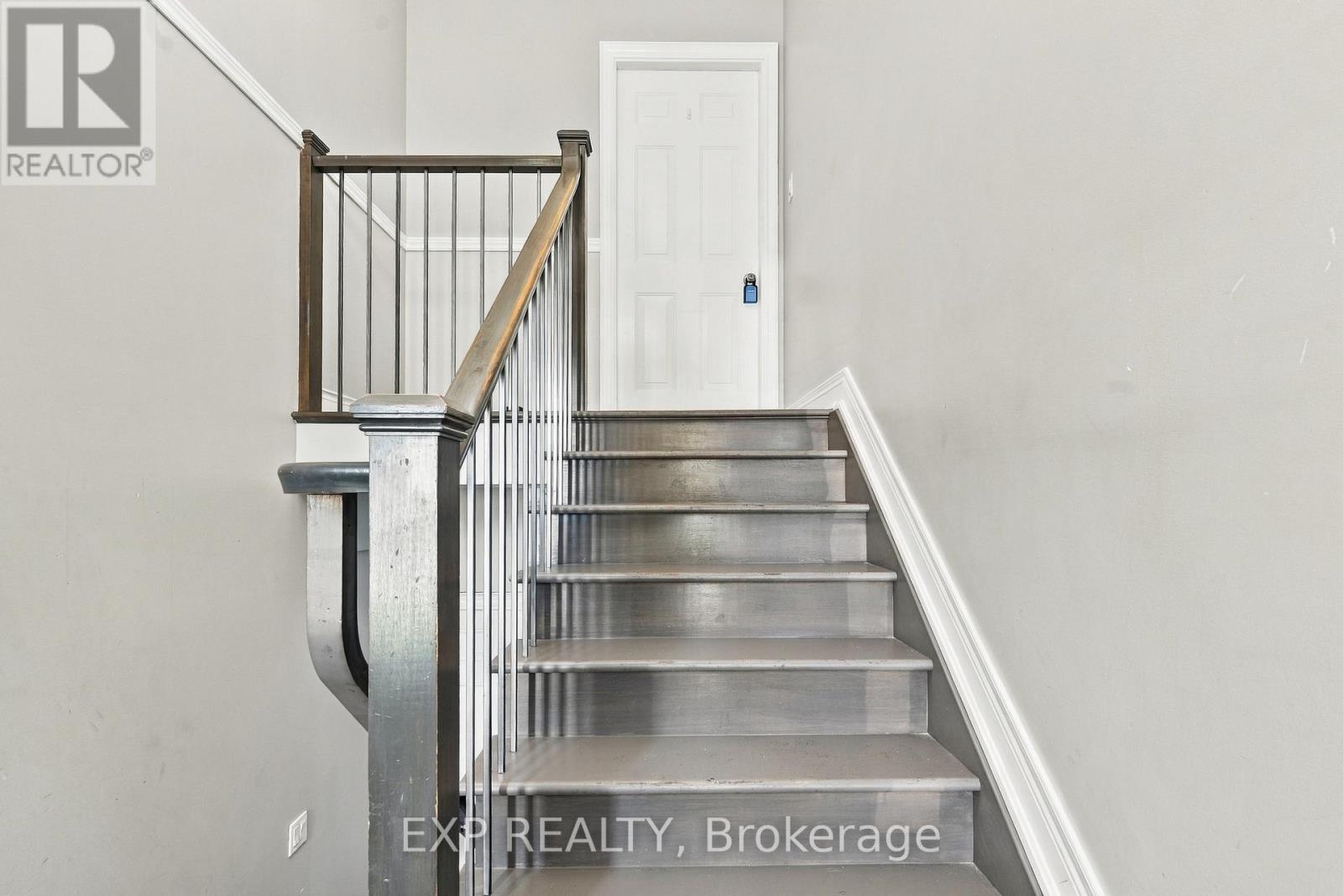 11 Donald Avenue, Welland, Ontario  L3C 3S9 - Photo 2 - X13864978