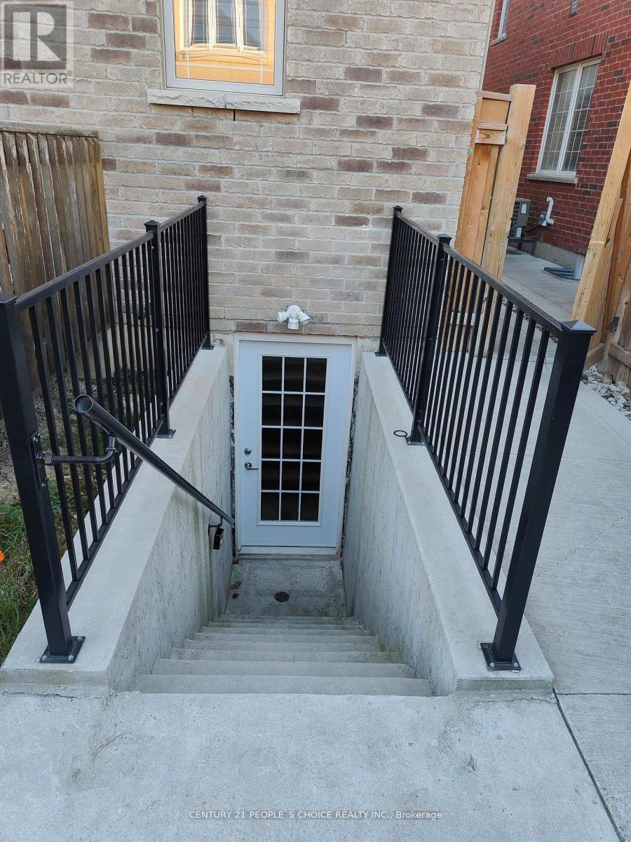 8 Chiming Road, Brampton, Ontario  L6P 4E1 - Photo 14 - W13746052