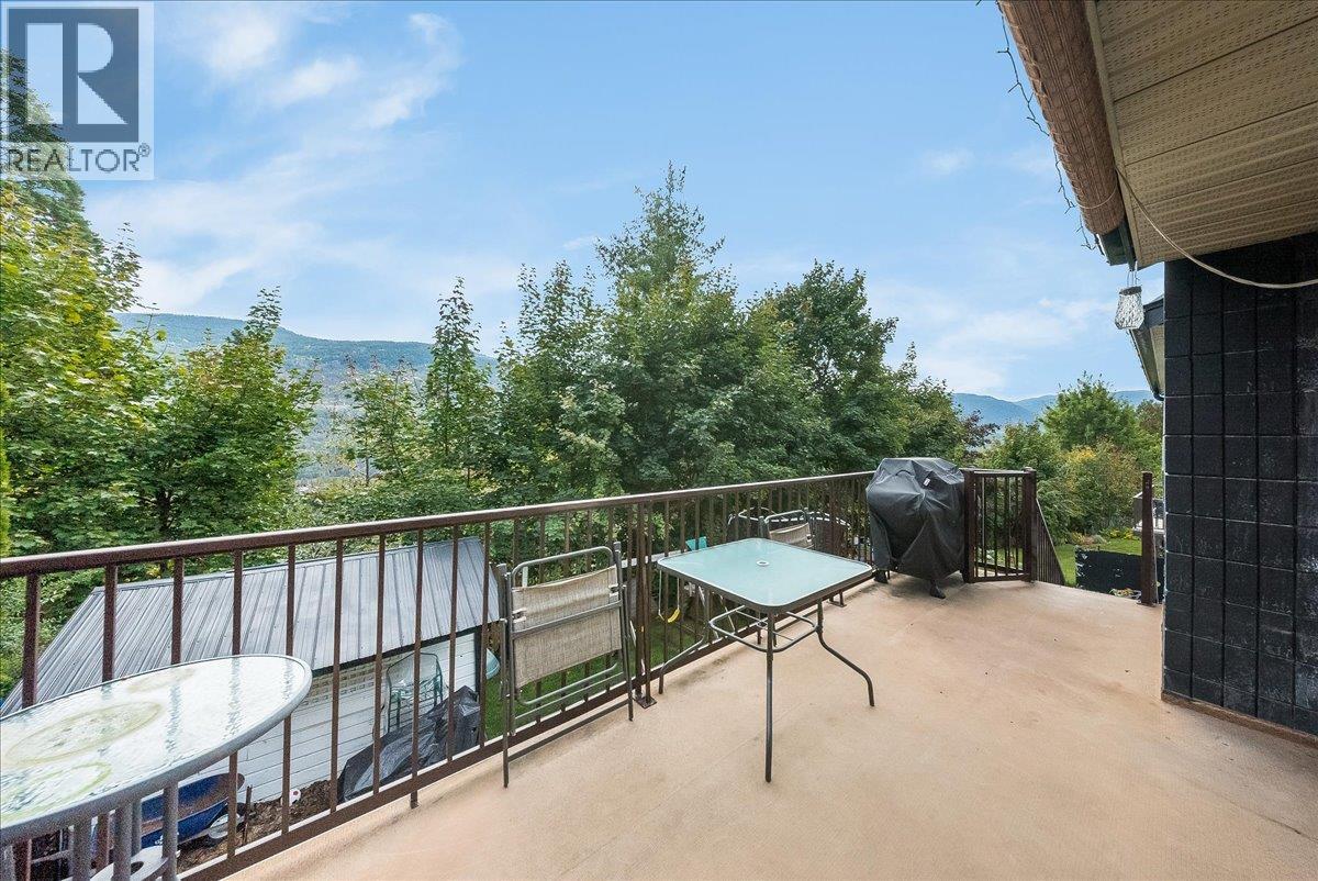 3609 Southridge Drive, Castlegar, British Columbia  V1N 3X7 - Photo 6 - 10402804