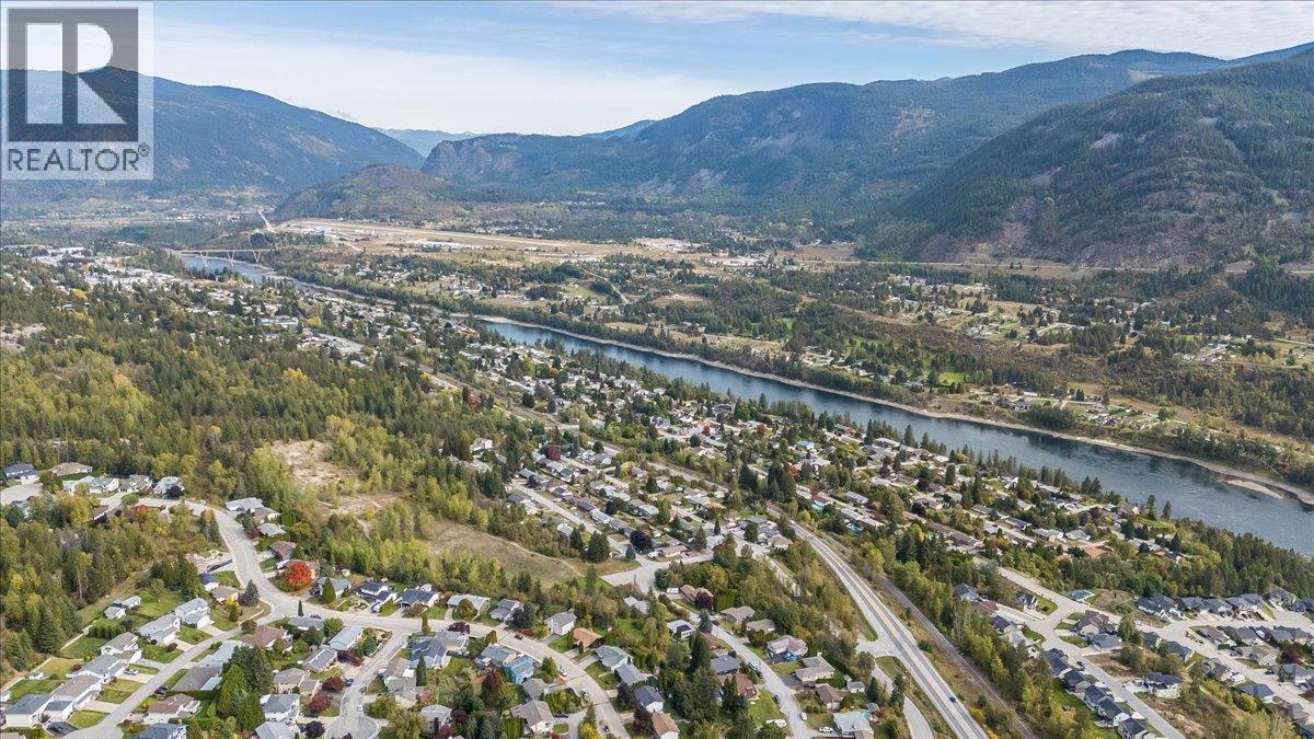 3609 Southridge Drive, Castlegar, British Columbia  V1N 3X7 - Photo 9 - 10402804