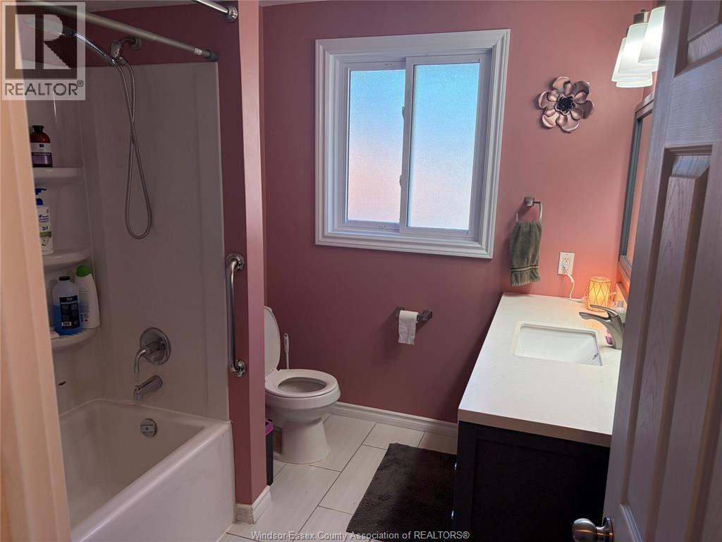 40 Holiday Court, Amherstburg, Ontario  N9V 3A8 - Photo 9 - 26024603