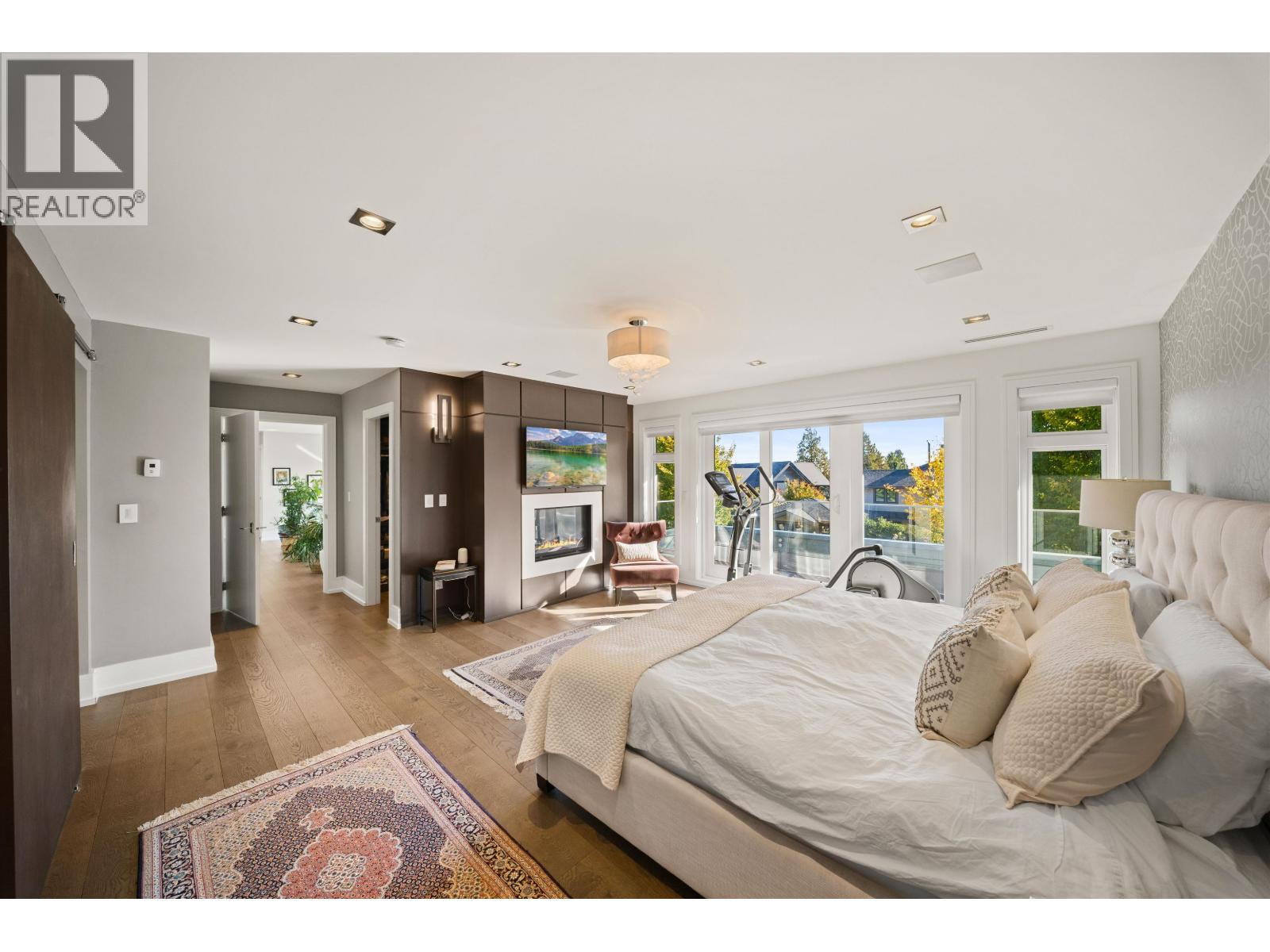 966 BEAUMONT DRIVE