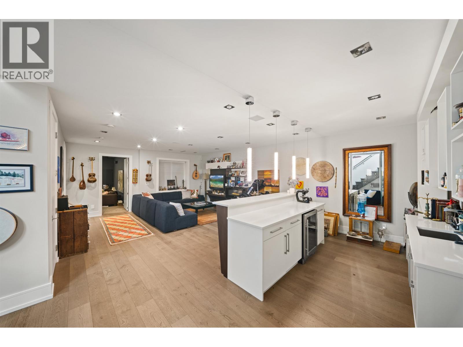 966 BEAUMONT DRIVE