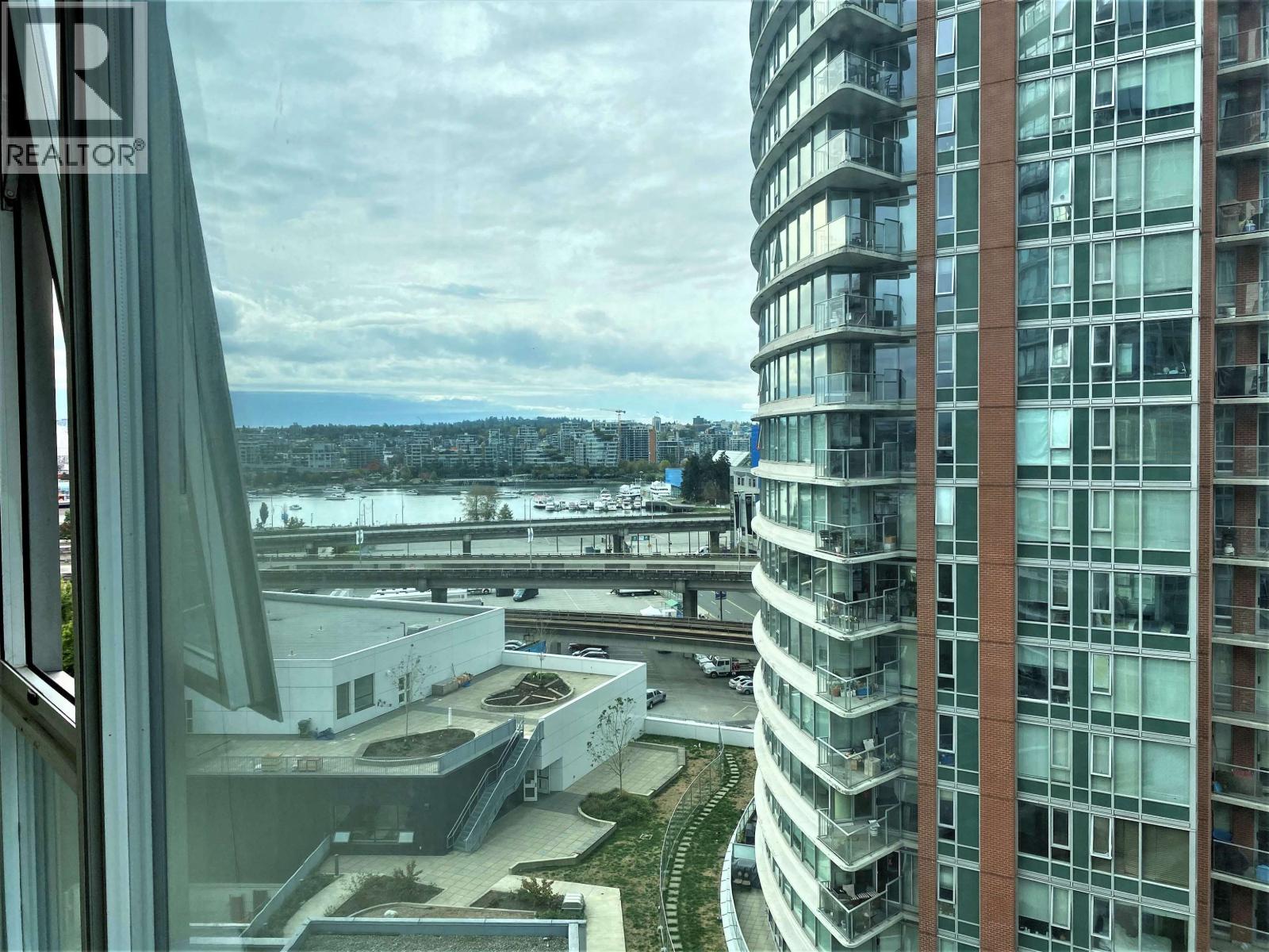 1203 58 KEEFER PLACE