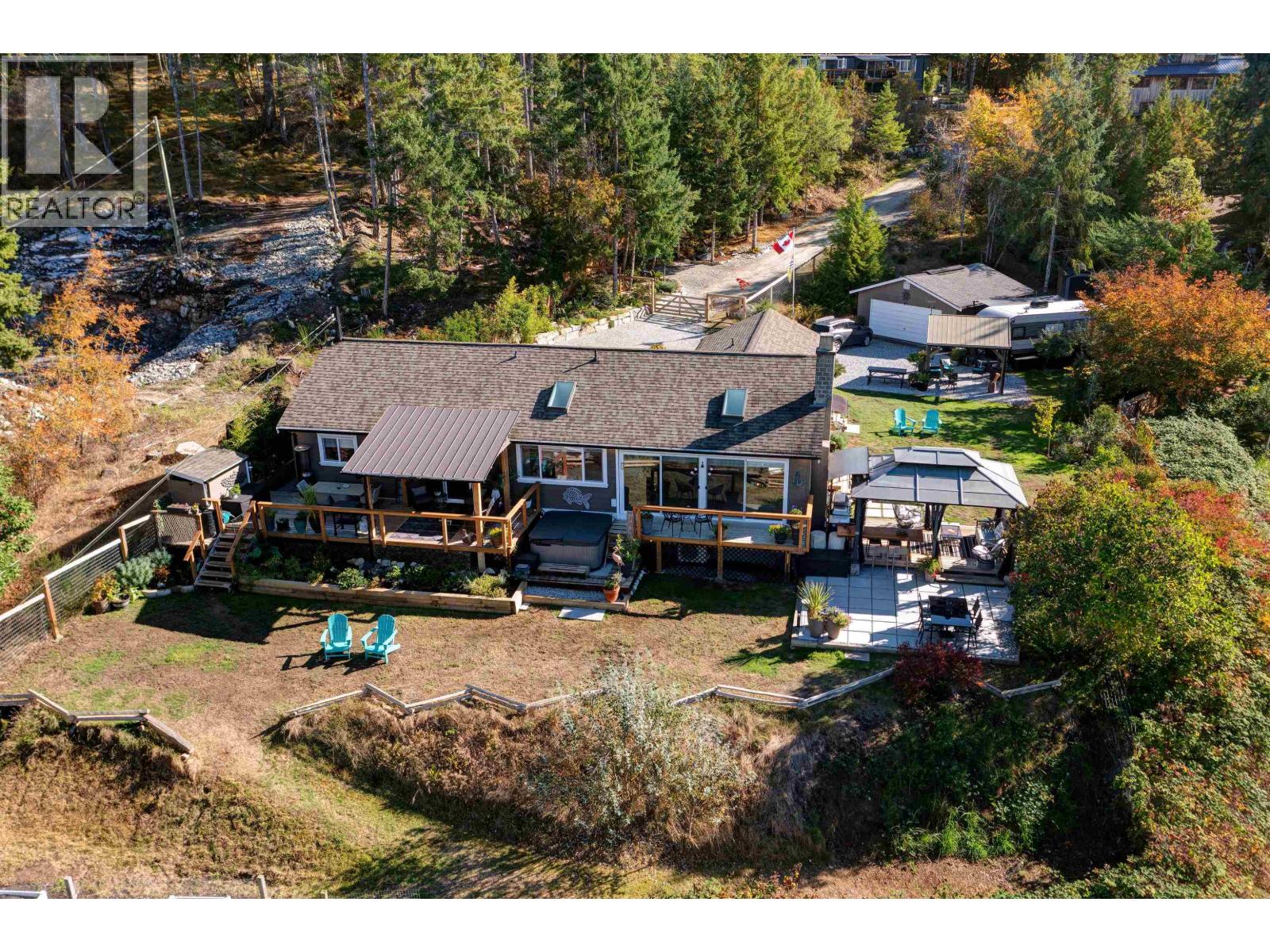 4517 Pollock Road, Pender Harbour, British Columbia  V0N 2H1 - Photo 2 - R3172845