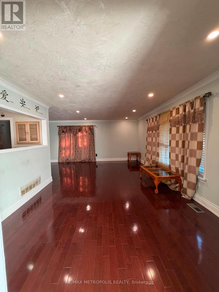 Upper - 37 Carlyle Crescent, Brampton, Ontario L6W 2Y9 - Photo 5 - W13693352